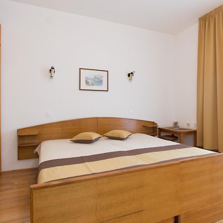 Apartment & Room Dinka, Krk Крк Номер фото