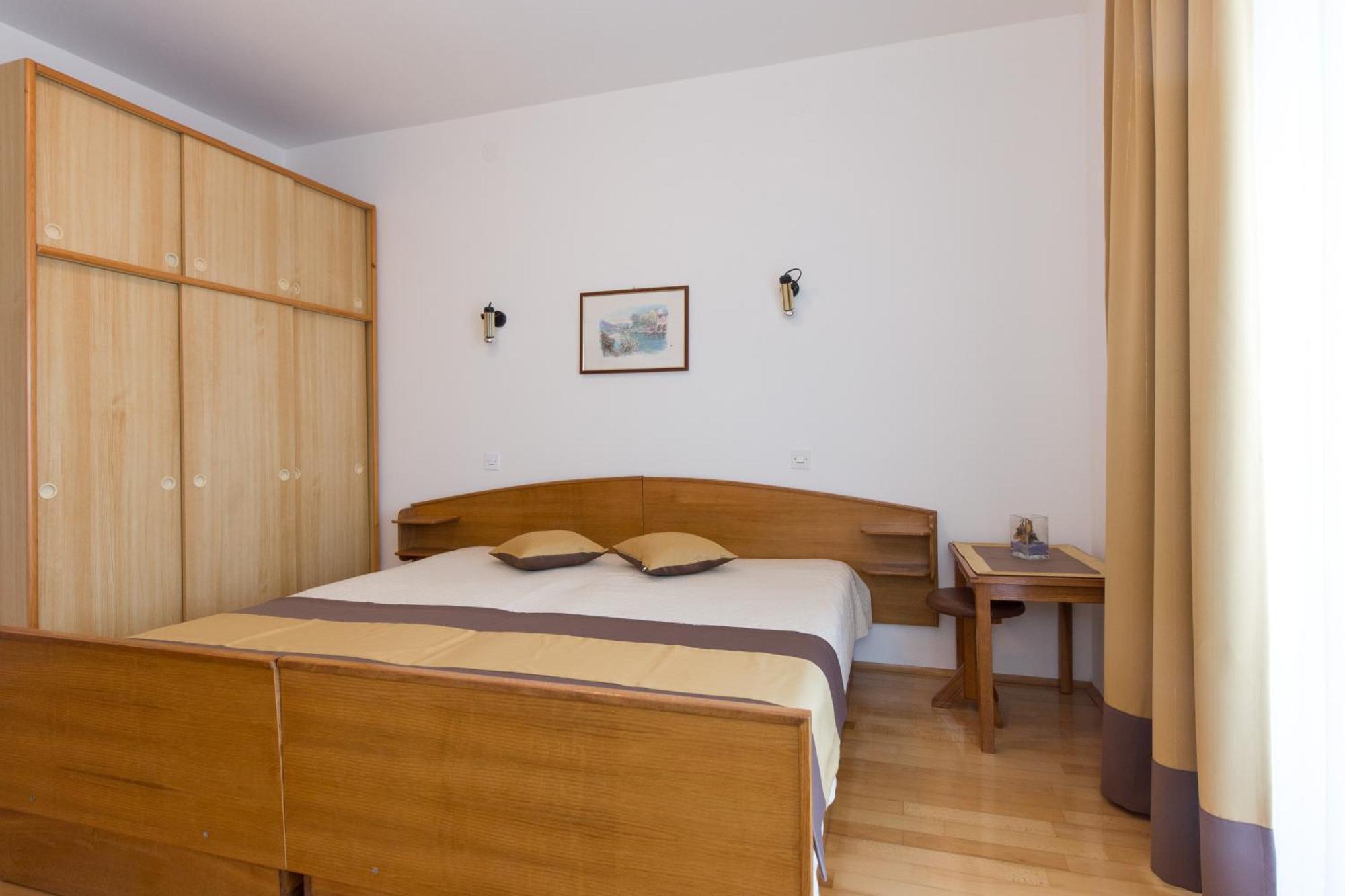 Apartment & Room Dinka, Krk Крк Номер фото